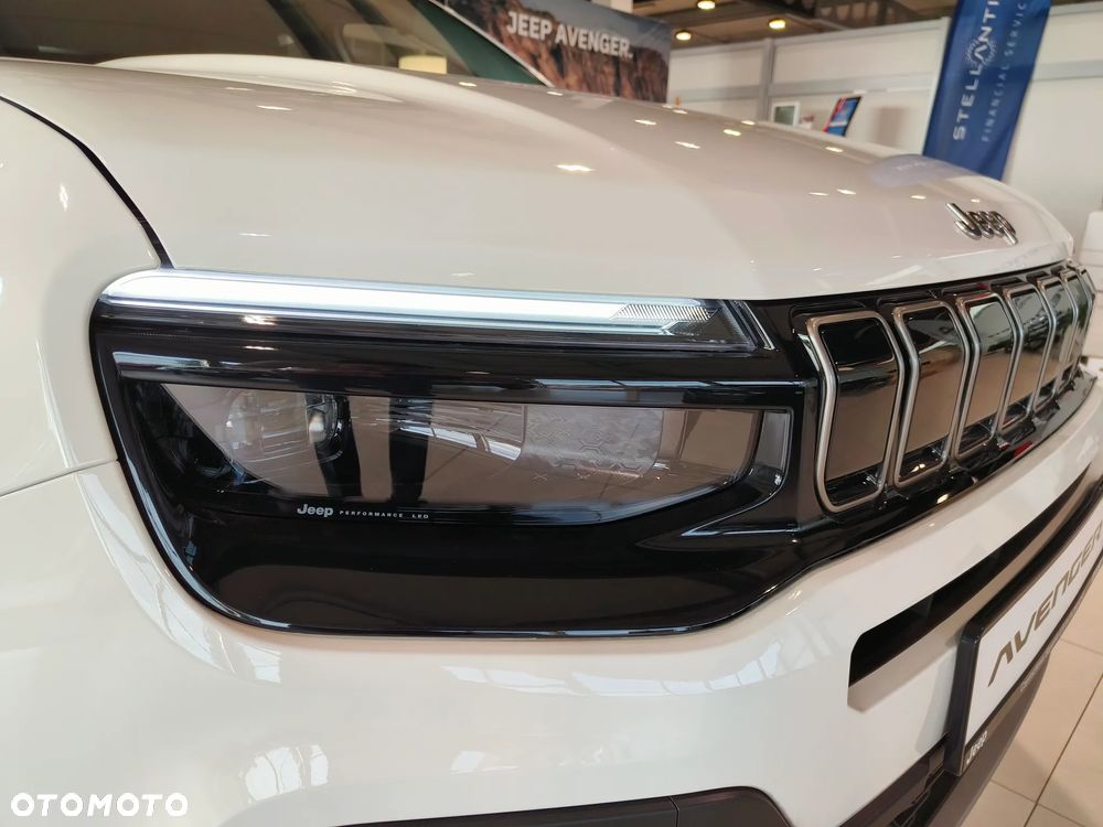 Jeep Avenger 1.2 T3 mHEV Altitude FWD eDCT6 - 4
