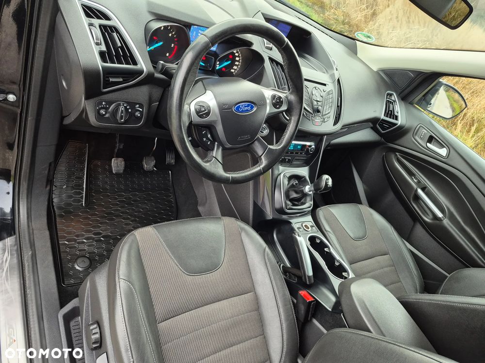 Ford Kuga 2.0 TDCi 2x4 Titanium - 23