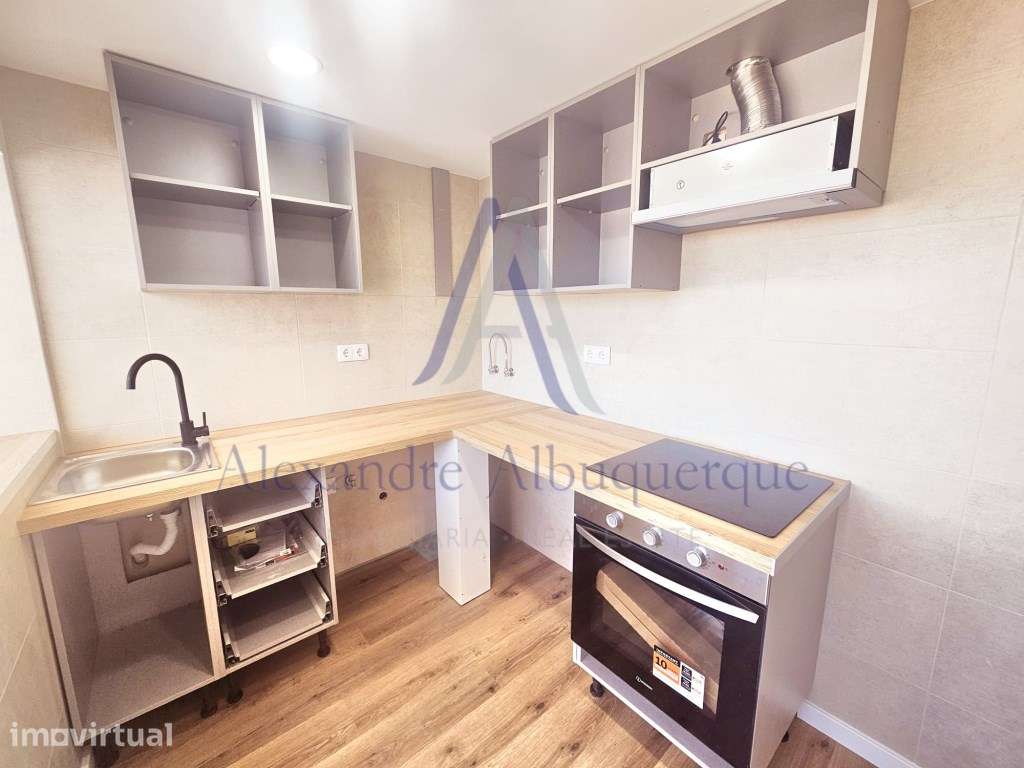 Apartamento T2 Renovado em Santana - Sesimbra | Excelente Oportunidade - Grande imagem: 2/17