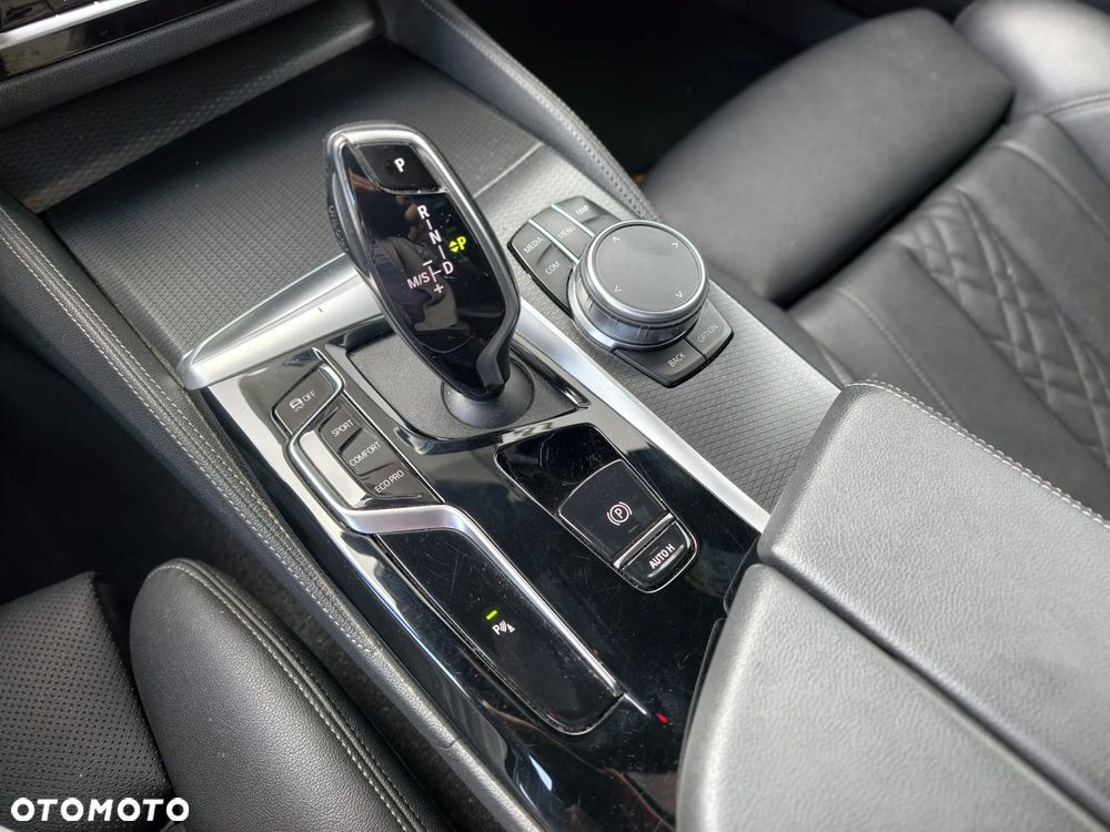 BMW Seria 5 520d xDrive M Sport sport - 12