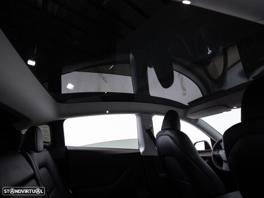 Tesla Model Y Performance Dual Motor AWD - 14