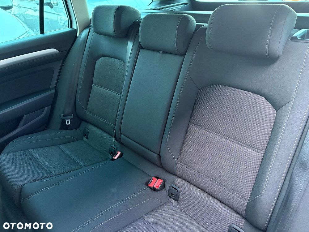 Volkswagen Passat - 13