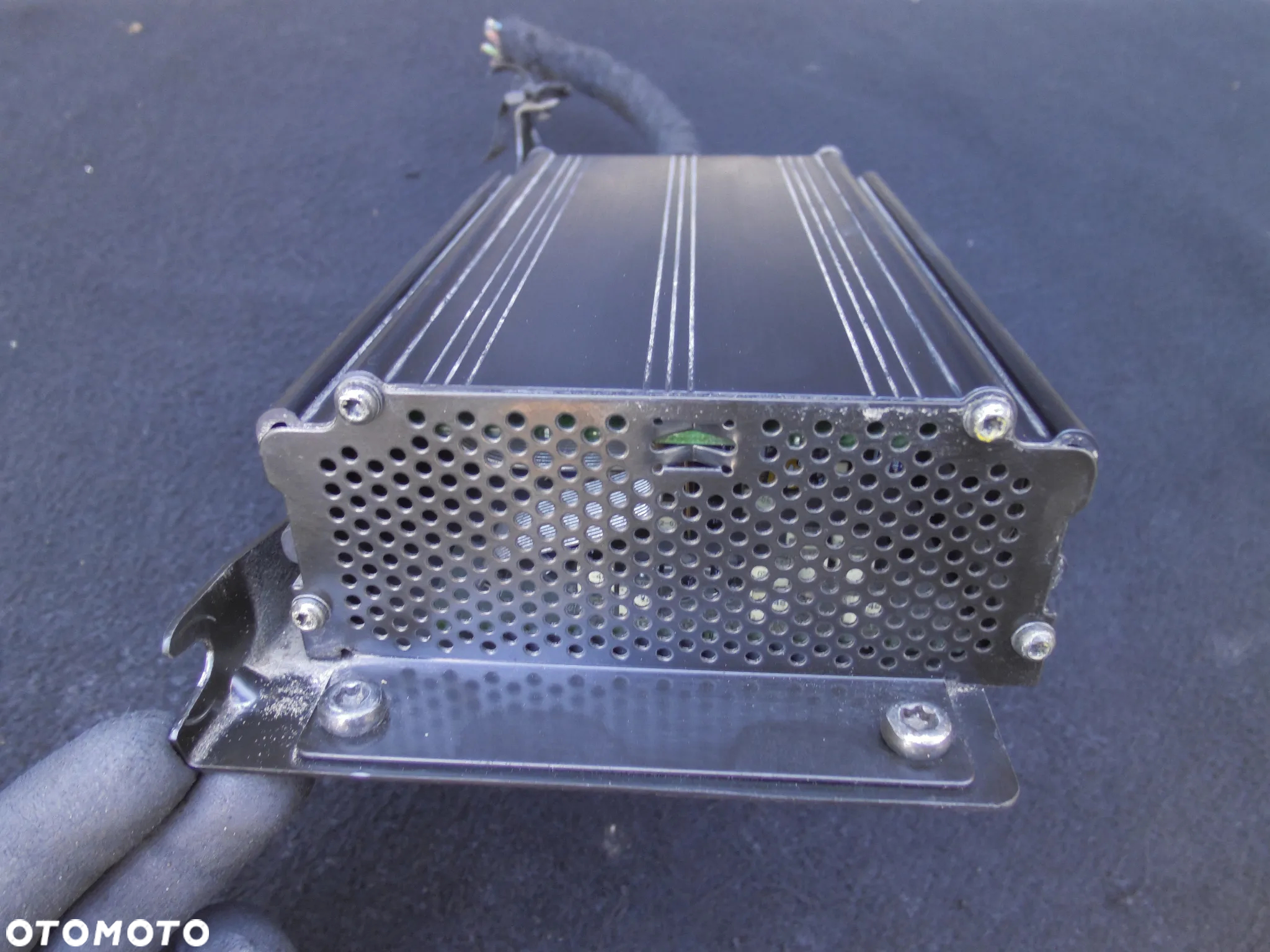 AUDI A4 B6 WZMACNIACZ BOSE 8E5035223A + UCHWYT MOCOWANIE WTYCZKA INSTALACJA - 2