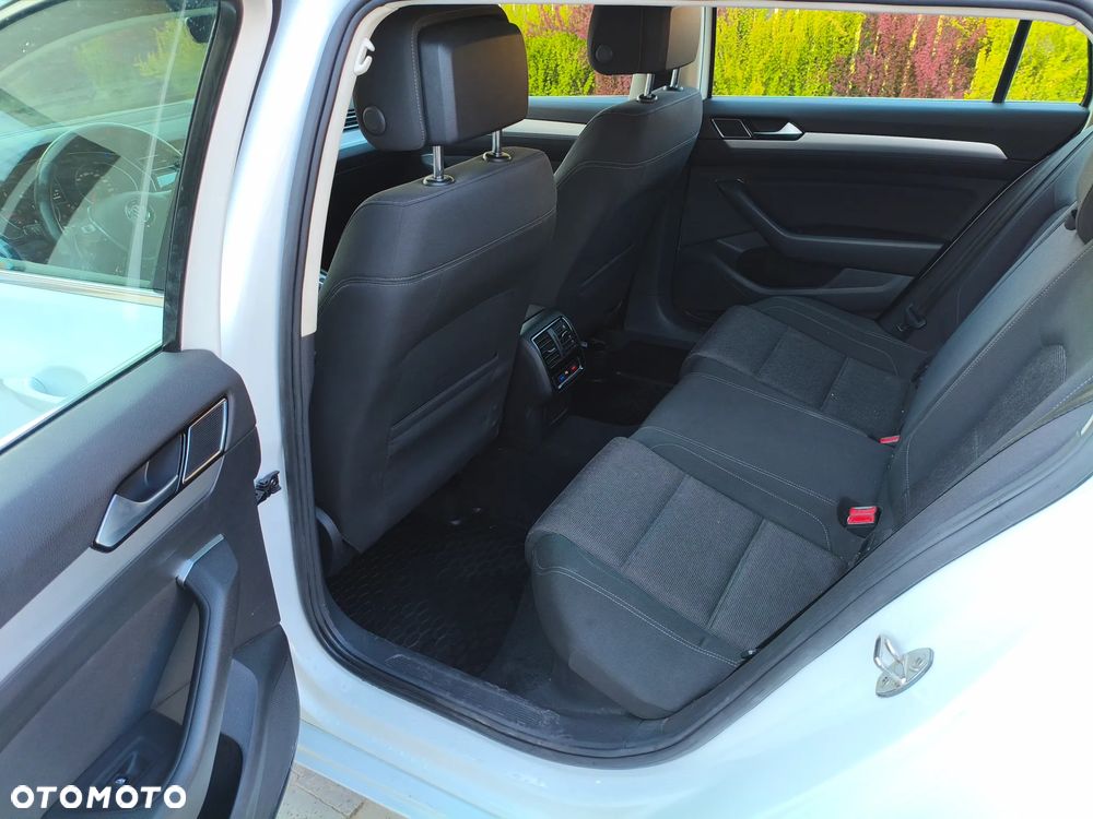 Volkswagen Passat 2.0 TDI SCR Comfortline DSG - 14
