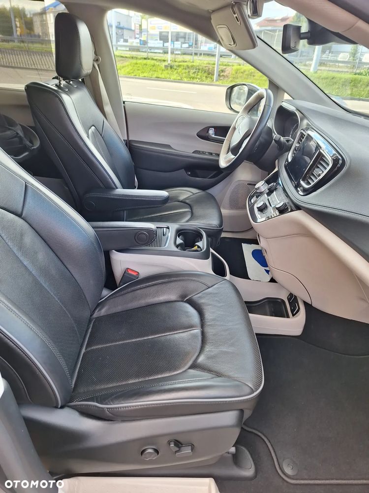 Chrysler Pacifica - 22