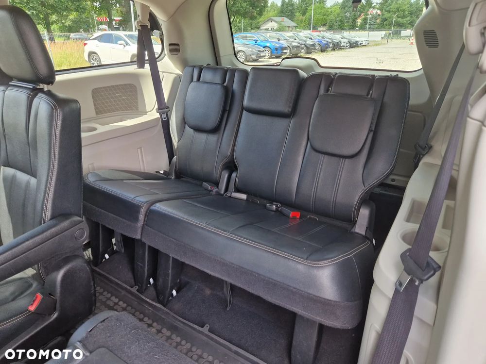 Chrysler Town & Country 3.6 Limited - 15