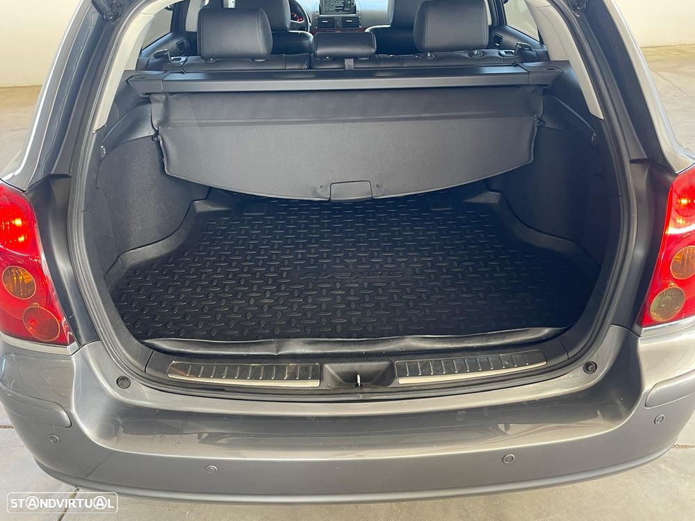 Toyota Avensis SW 2.0 D-4D Executive - 26