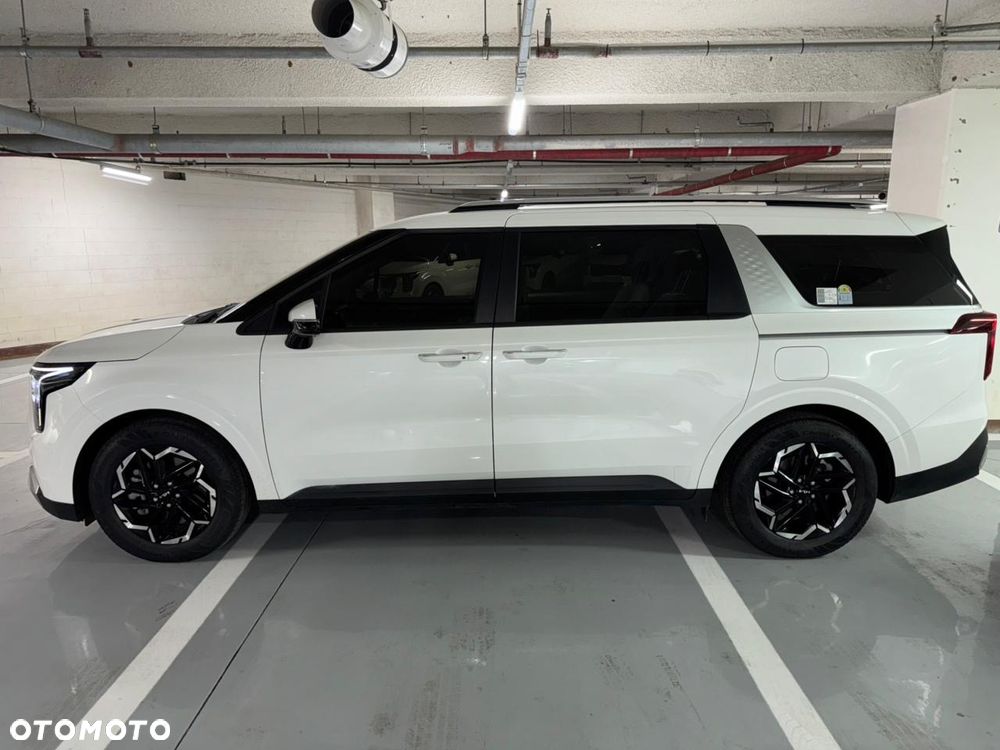 Kia Carnival - 8