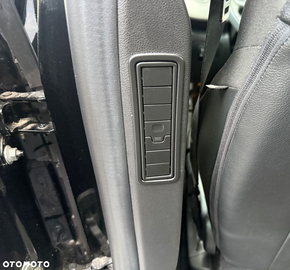 Renault Grand Scenic TCe 140 GPF EDC BLACK EDITION - 19