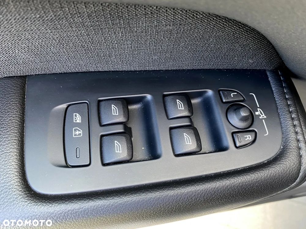 Volvo XC 60 D4 SCR Momentum - 39