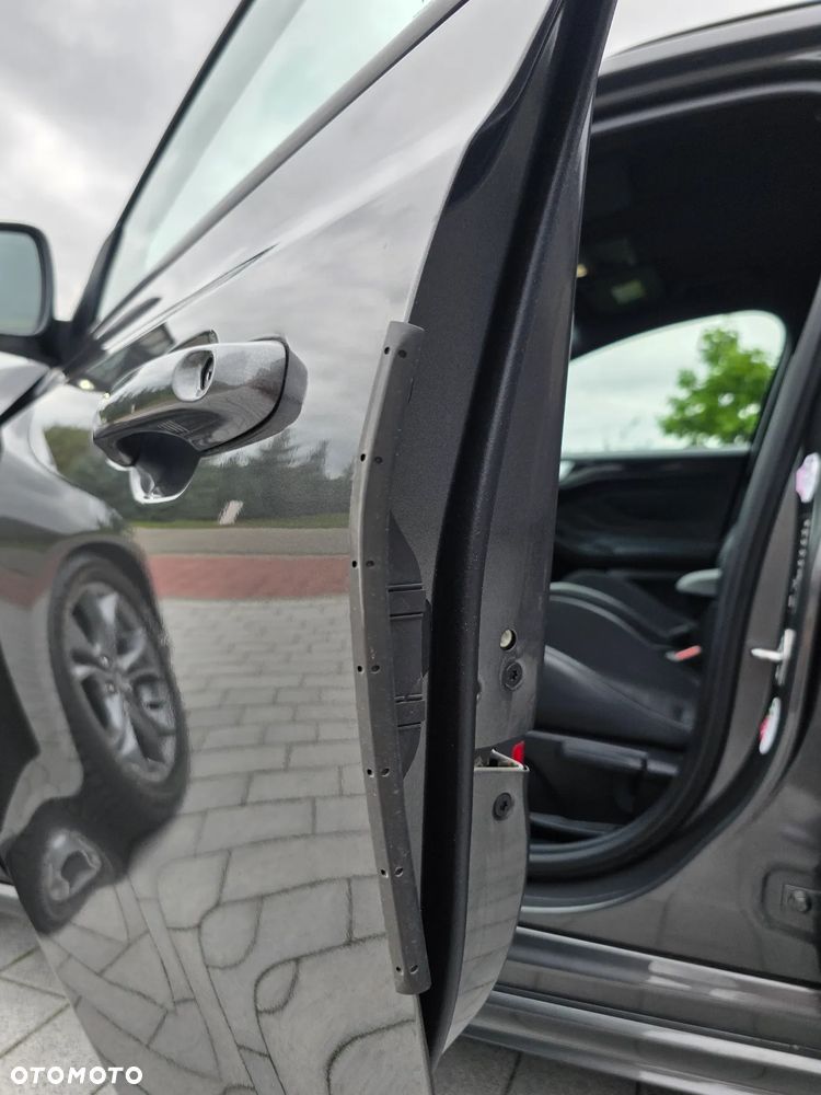 Ford Focus Turnier 2.0 EcoBlue S&S ST mit Styling-Paket - 27