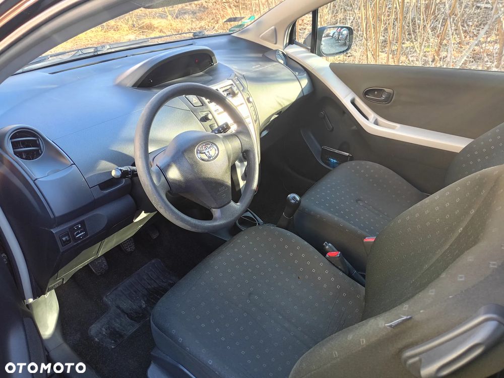 Toyota Yaris - 12