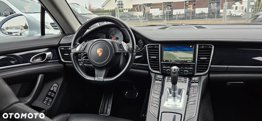 Porsche Panamera - 21