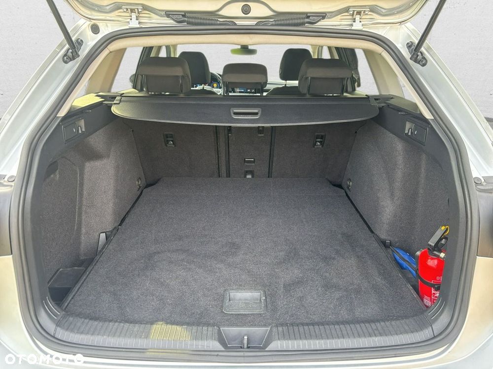 Volkswagen Golf - 25