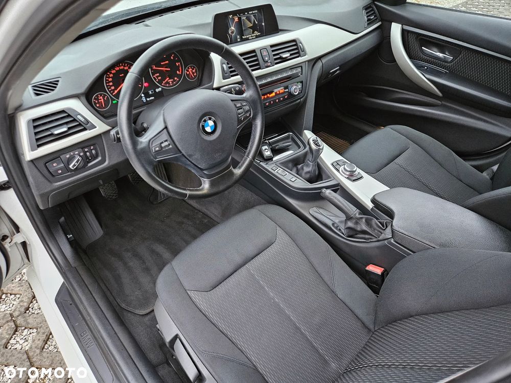 BMW Seria 3 318d Blue Performance - 12