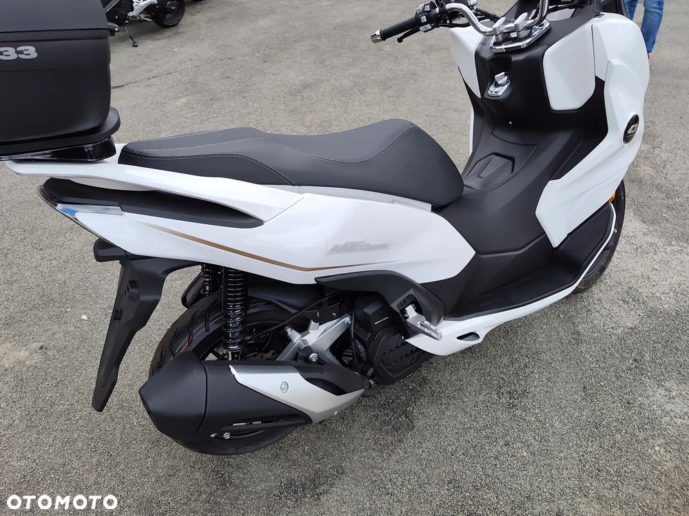 QJMOTOR MTX 125 - 18