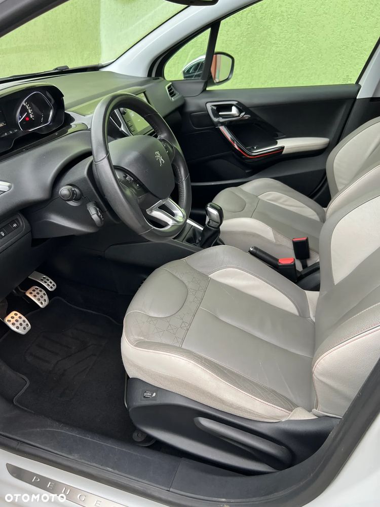 Peugeot 208 - 10
