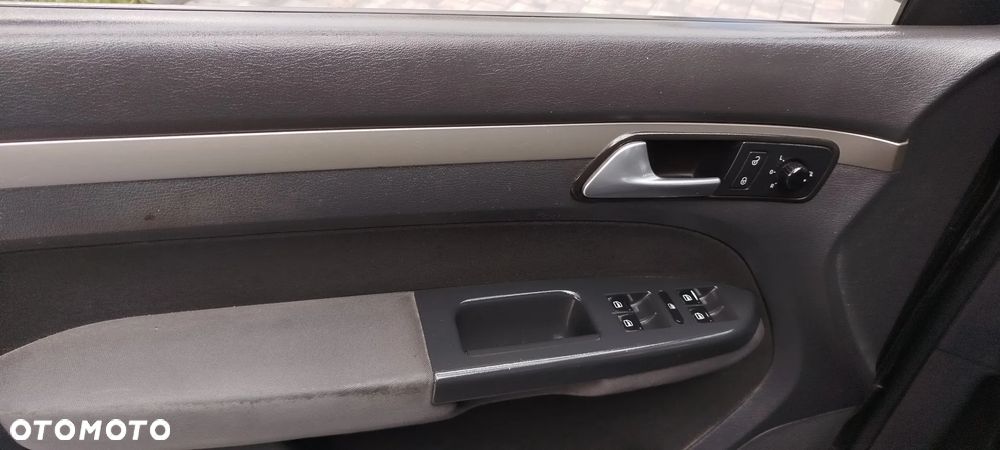 Volkswagen Touran 1.9 TDI Conceptline - 14