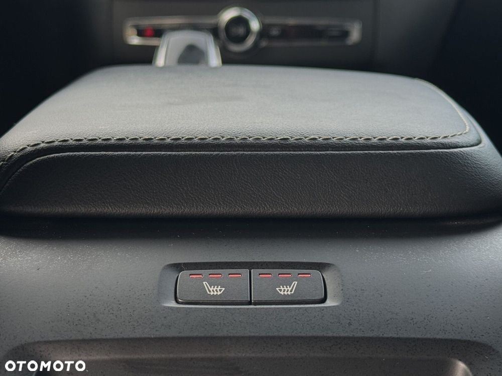 Volvo XC 60 B4 D Momentum - 27