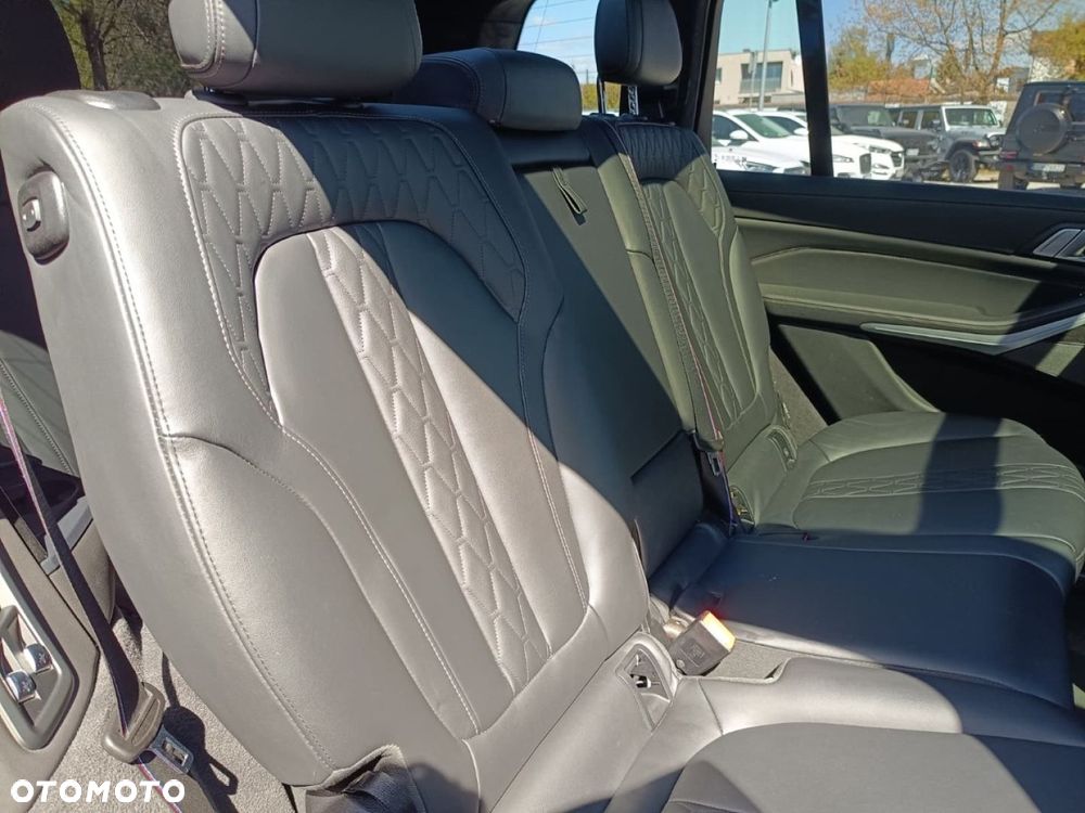 BMW X7 - 25