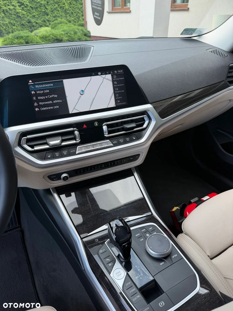 BMW Seria 3 330e Luxury Line sport - 29