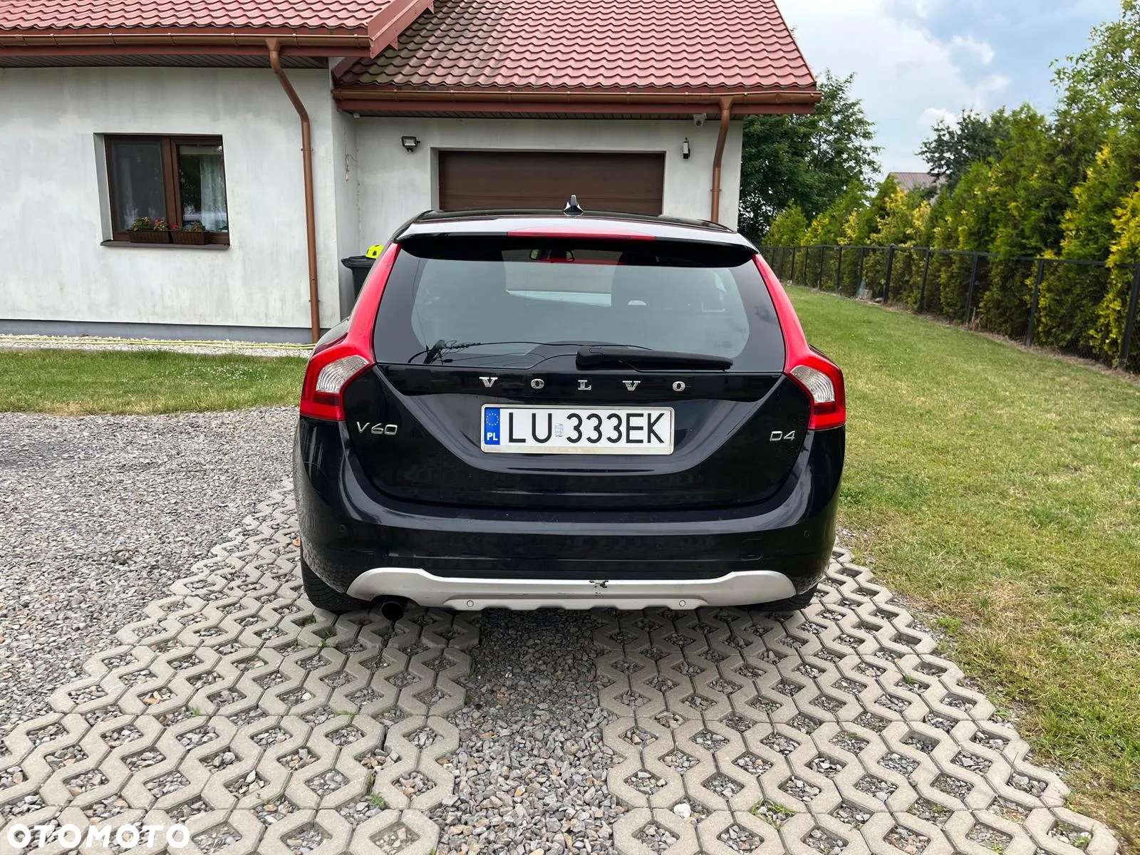 Volvo V60 D4 R-Design - 4