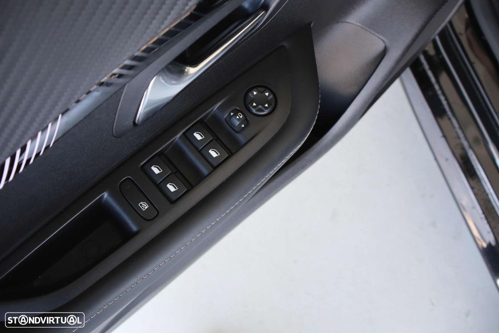 Peugeot 208 1.2 Hybrid Allure e-DCS6 - 12