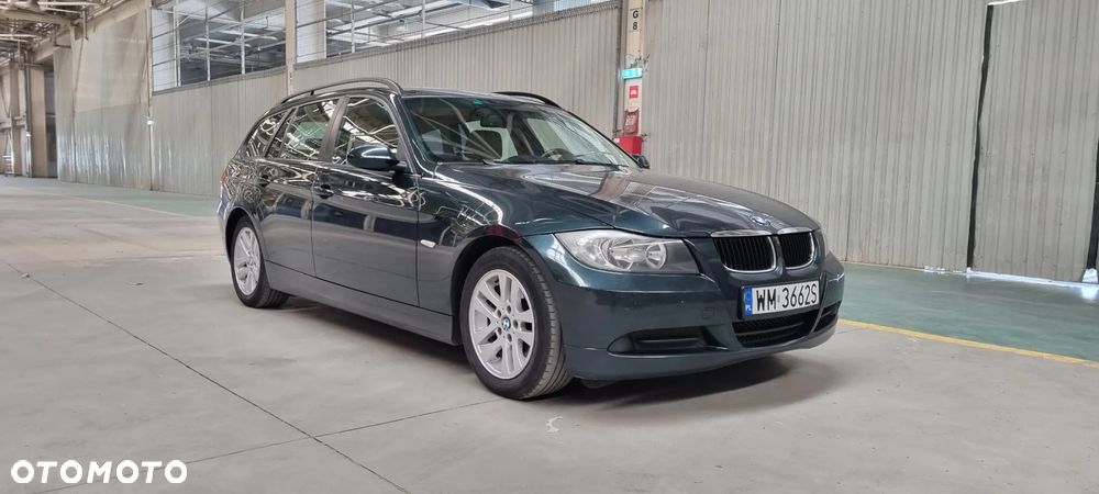 BMW Seria 3 318i - 4