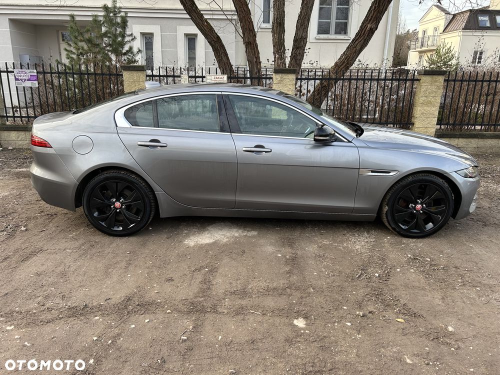 Jaguar XE 20d Prestige - 4
