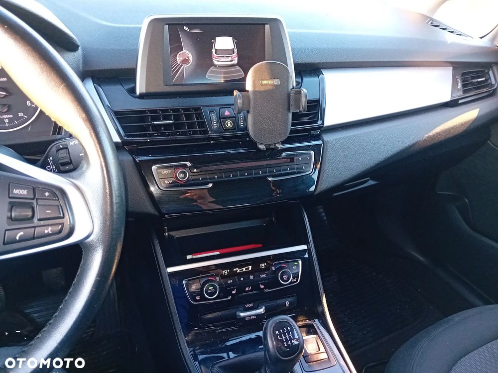BMW Seria 2 218d - 16