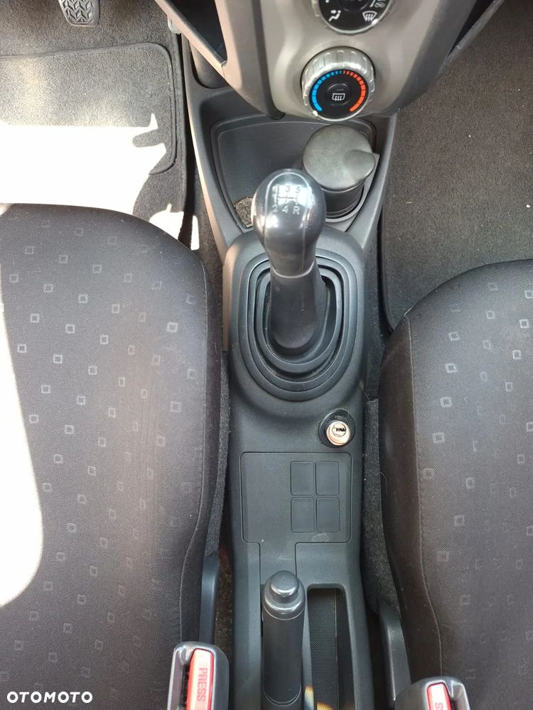 Toyota Yaris - 24