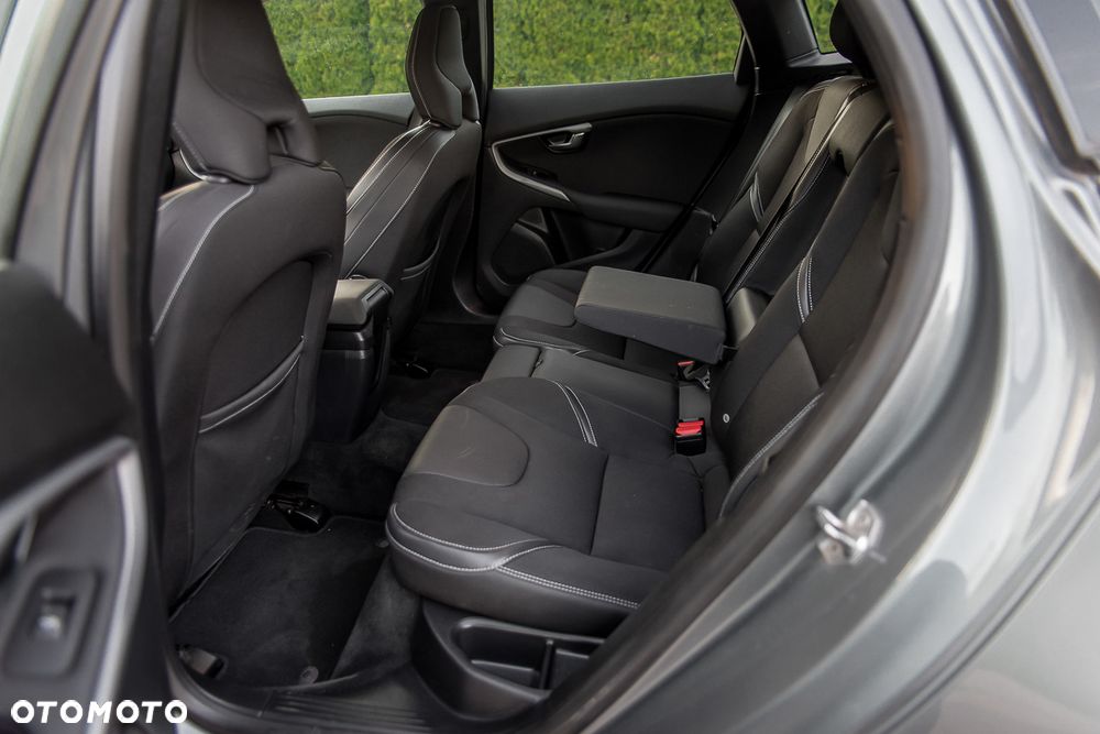 Volvo V40 D2 Drive-E Momentum - 31