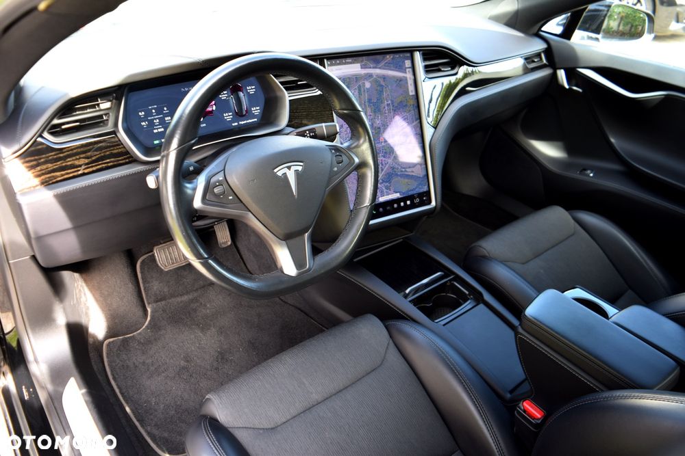 Tesla Model S - 19