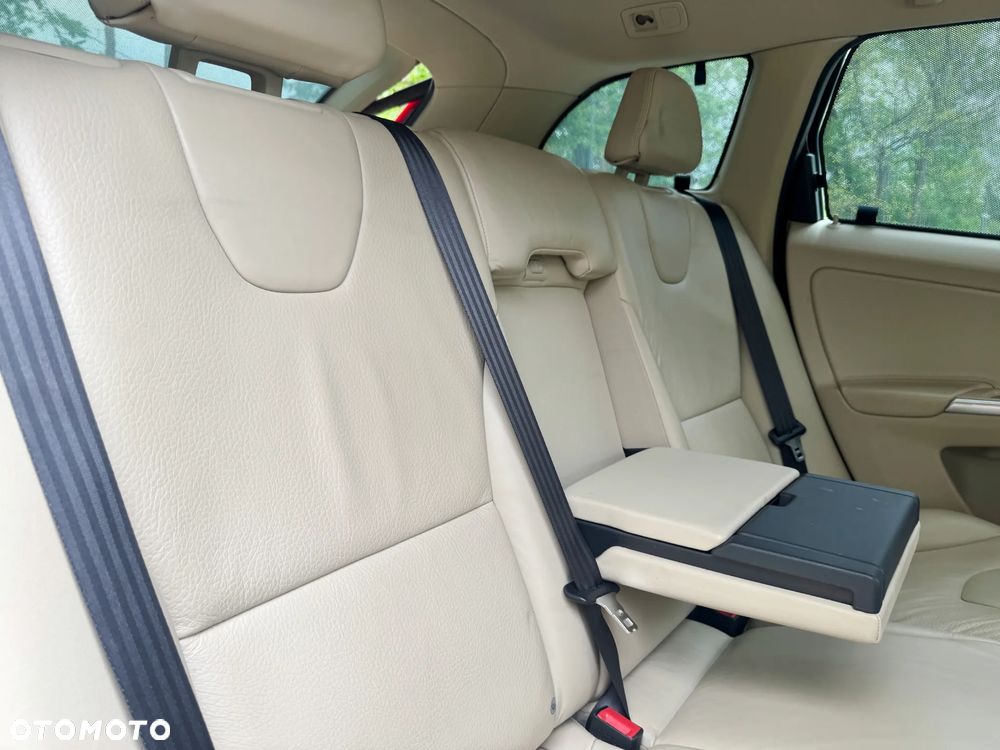 Volvo XC 60 2.4D AWD Summum - 29