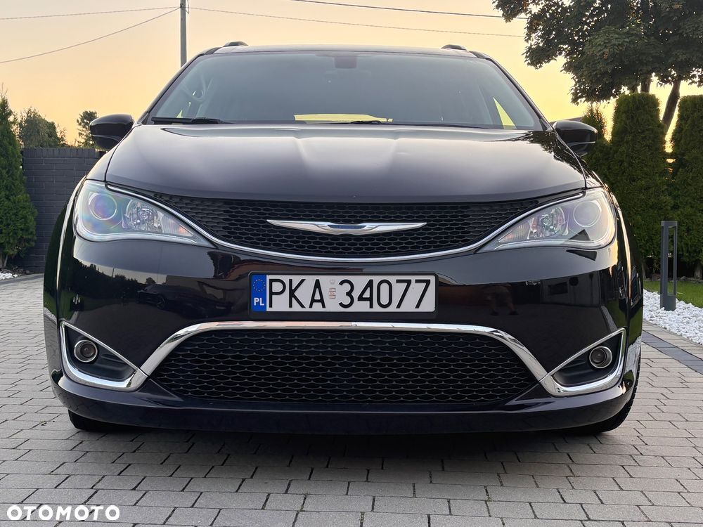 Chrysler Pacifica - 2