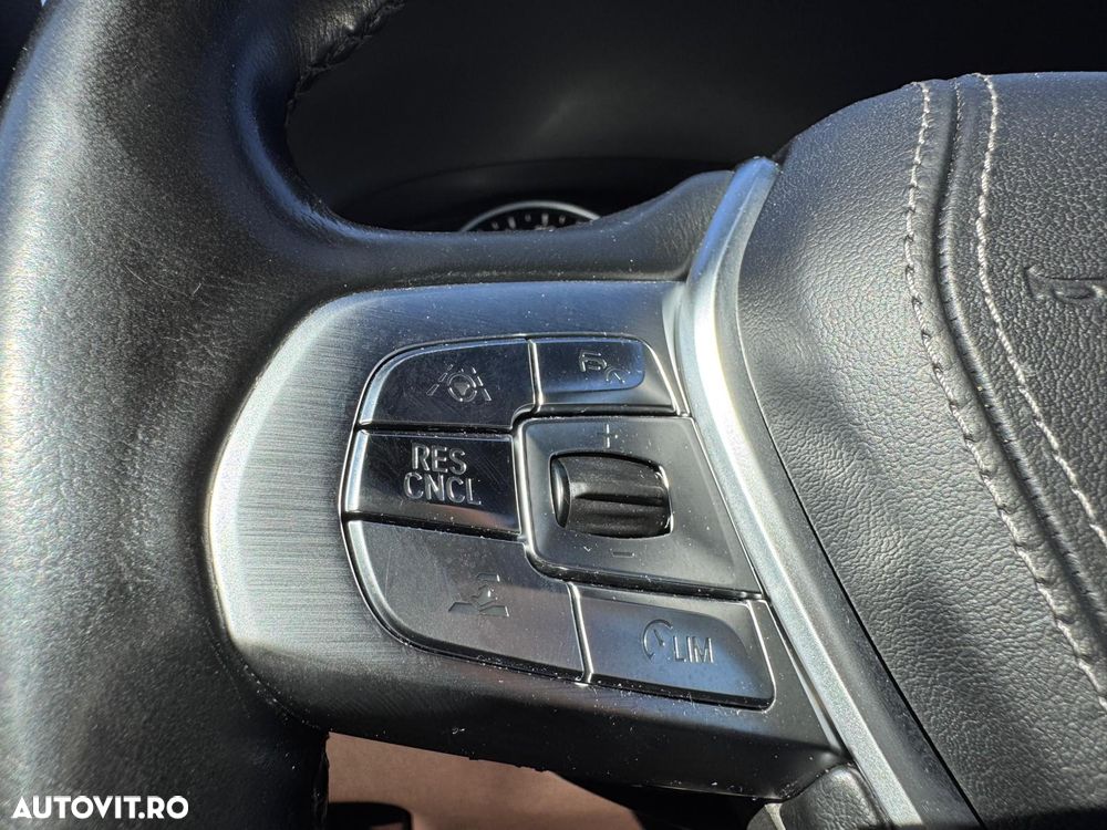 BMW Seria 7 730d xDrive - 32