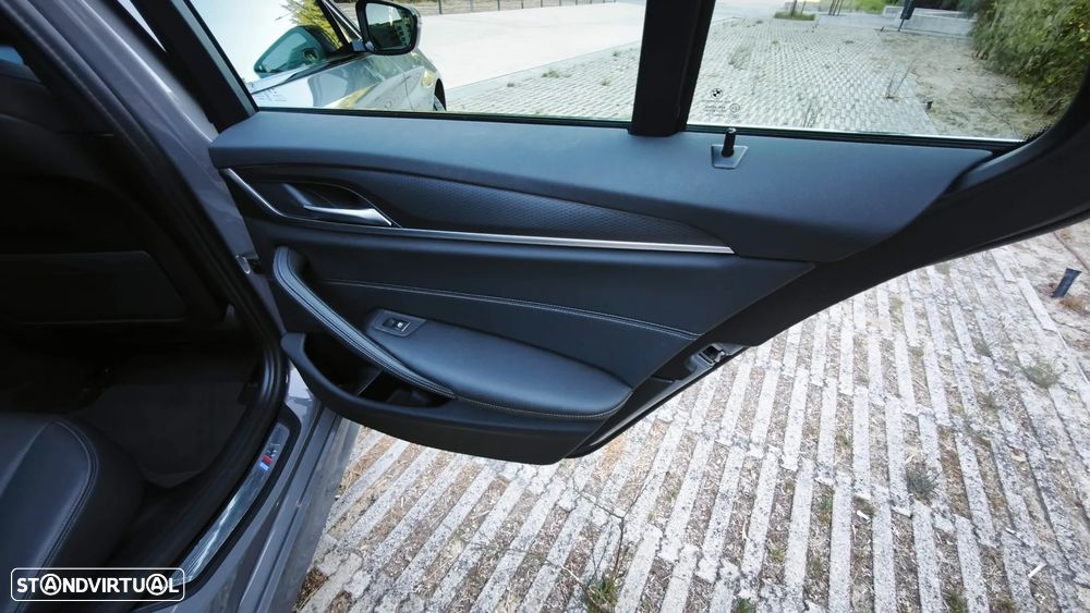 BMW 520 d Pack Desportivo M Auto - 38