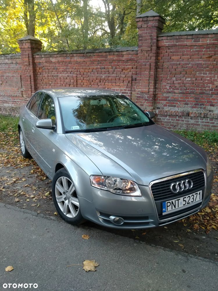 Audi A4 Limousine - 1