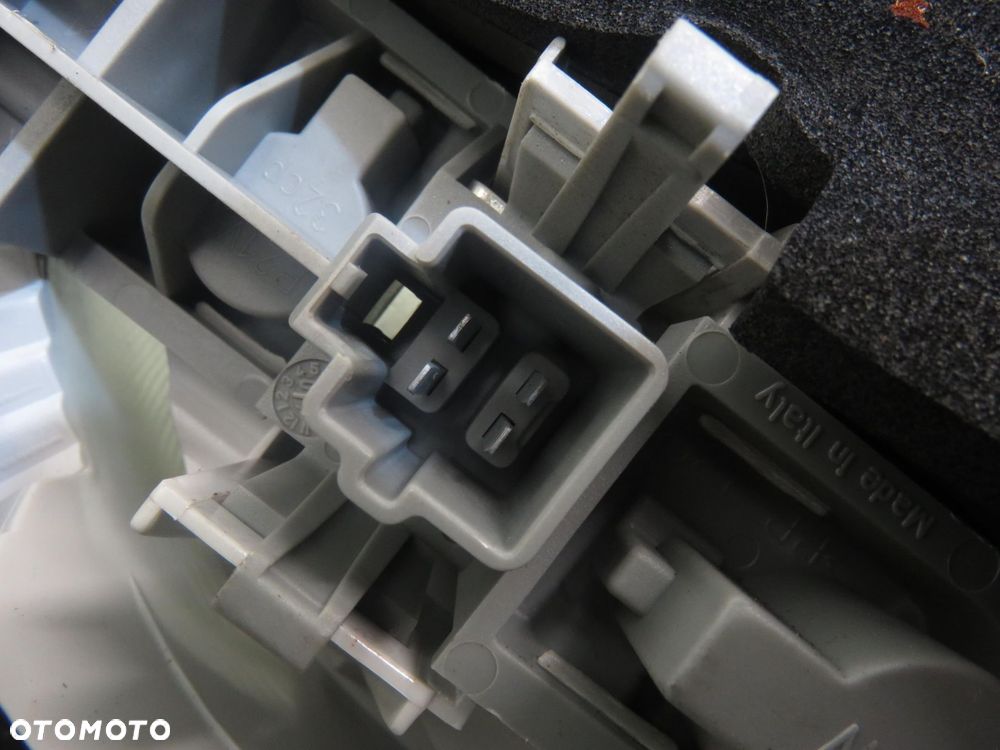 LAMPA PRAWA TYLNA VOLVO C30 - 3