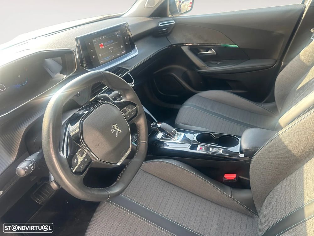 Peugeot 2008 1.2 PureTech Allure EAT8 - 10
