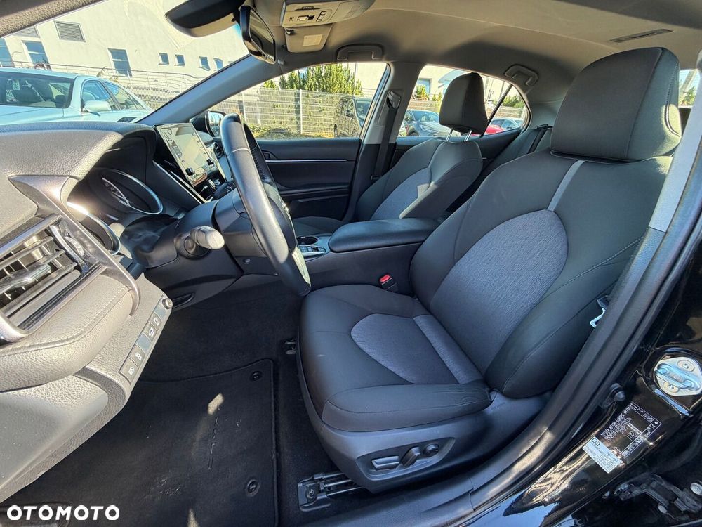 Toyota Camry 2.5 Hybrid Comfort CVT - 26