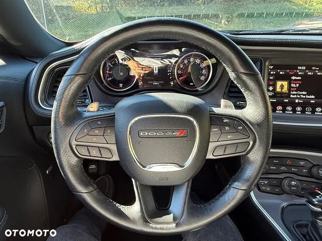 Dodge Challenger - 9