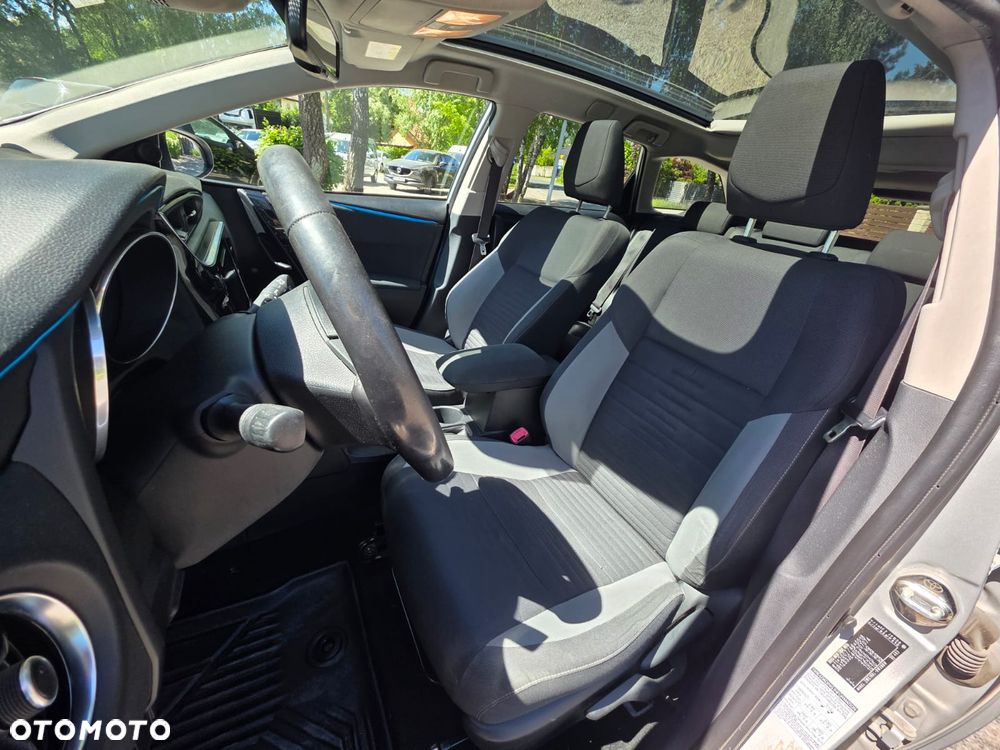 Toyota Auris 1.8 HSD Luna - 21