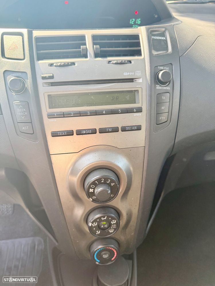 Toyota Yaris 1.0 VVT-i Sol AC+VSC - 12