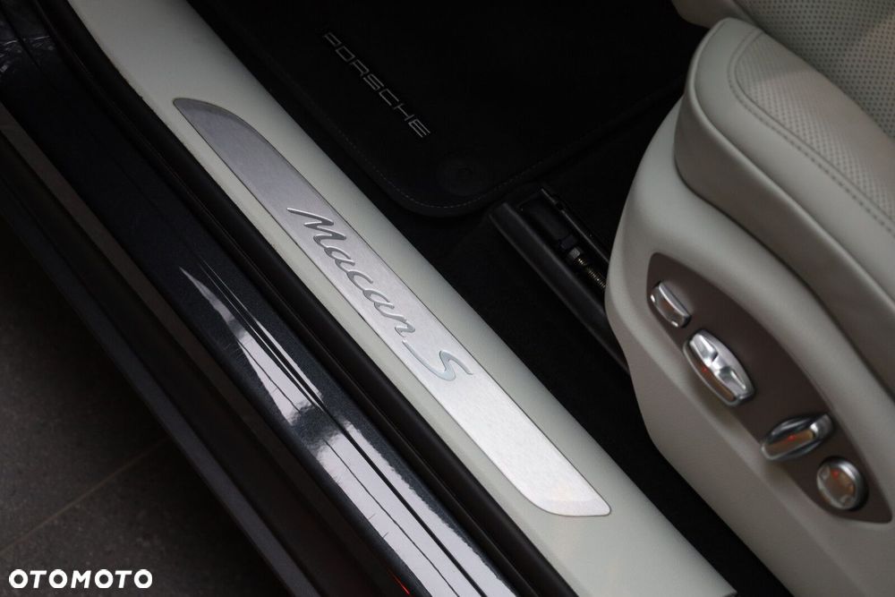 Porsche Macan - 24