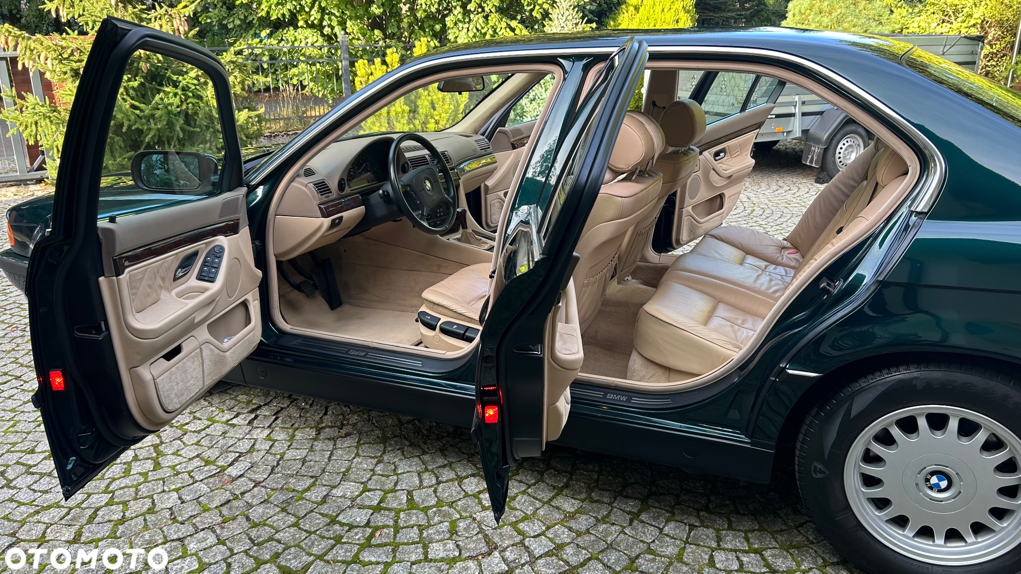 BMW Seria 7 735i - 12