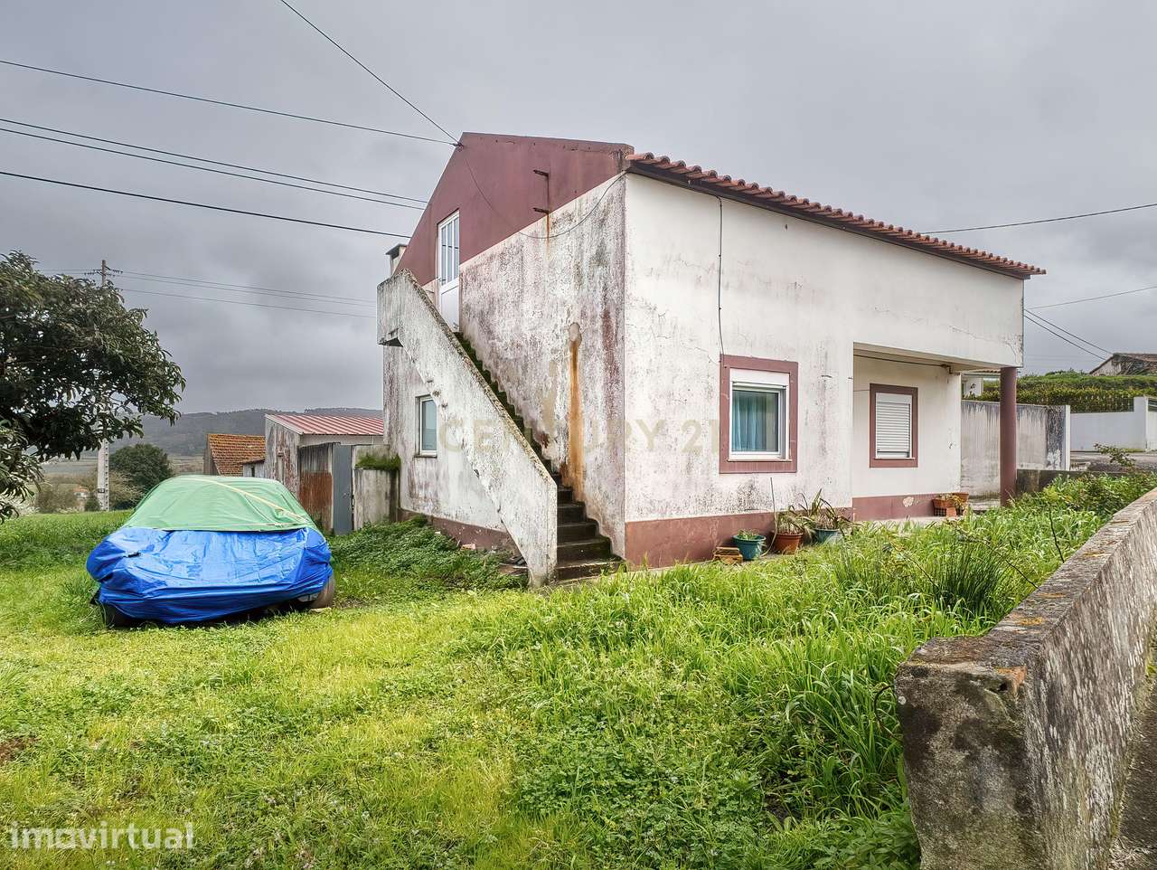 Casa t2 e vários anexos inserida num terreno com uma área 5600 m2 em - Grande imagem: 3/31