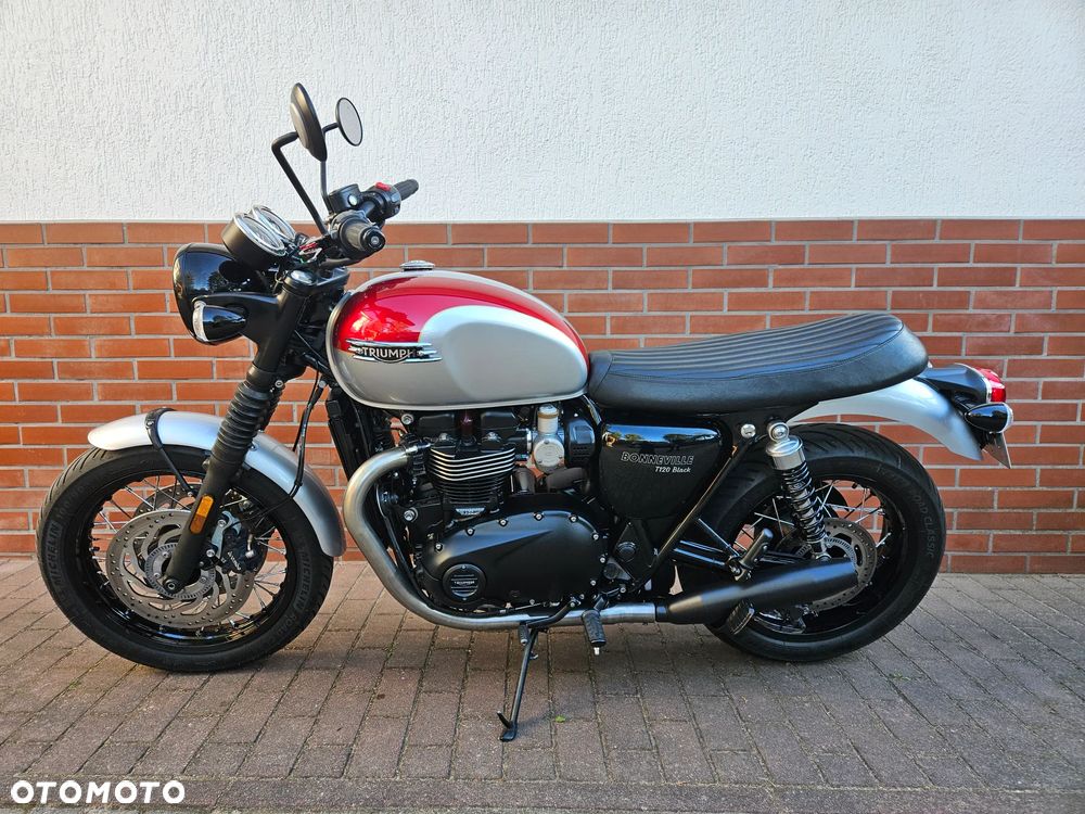Triumph Bonneville - 1