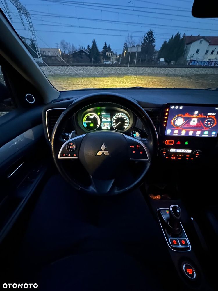Mitsubishi Outlander PHEV Instyle NAVI + - 17