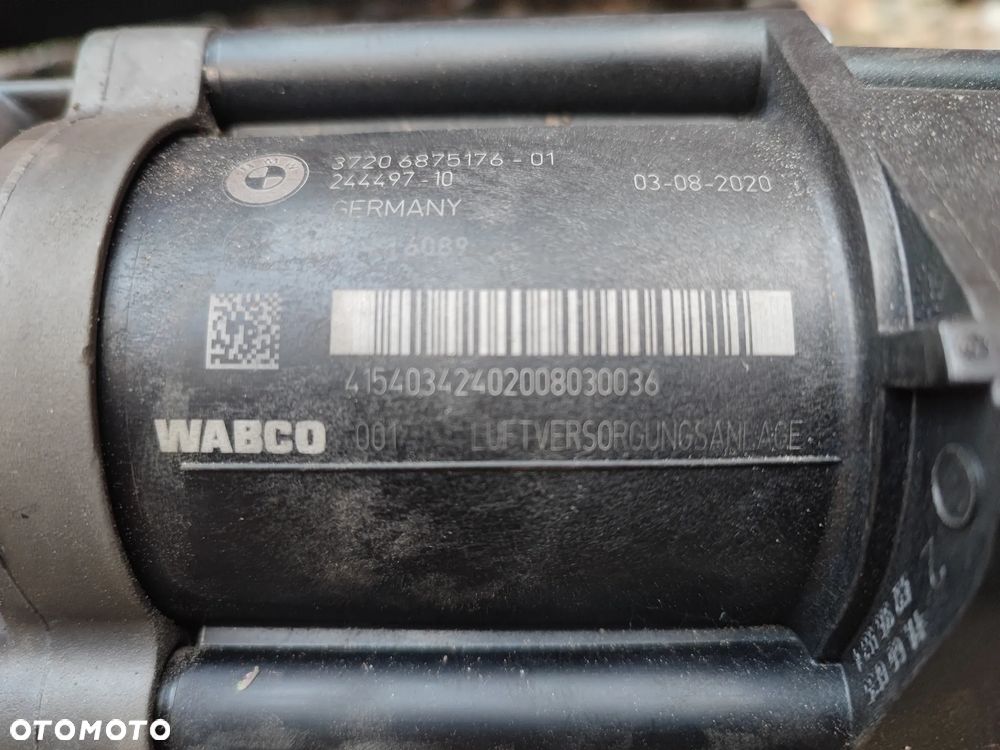 BMW F11 / F11N / F01 / F02 / F04 / F07 / ORYGINALNY KOMPRESOR ZAWIESZENIA NIVO / SPRĘŻARKA ZAWIESZENIA + OBUDOWA O NR. 6 875 176 / 6 794 465 / 6 789 450 / 6 789 165 OEM W DOBRYM STANIE - 11